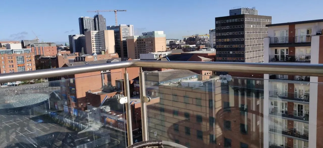 Modern 2 Bed Apartment With Balcony Belfast