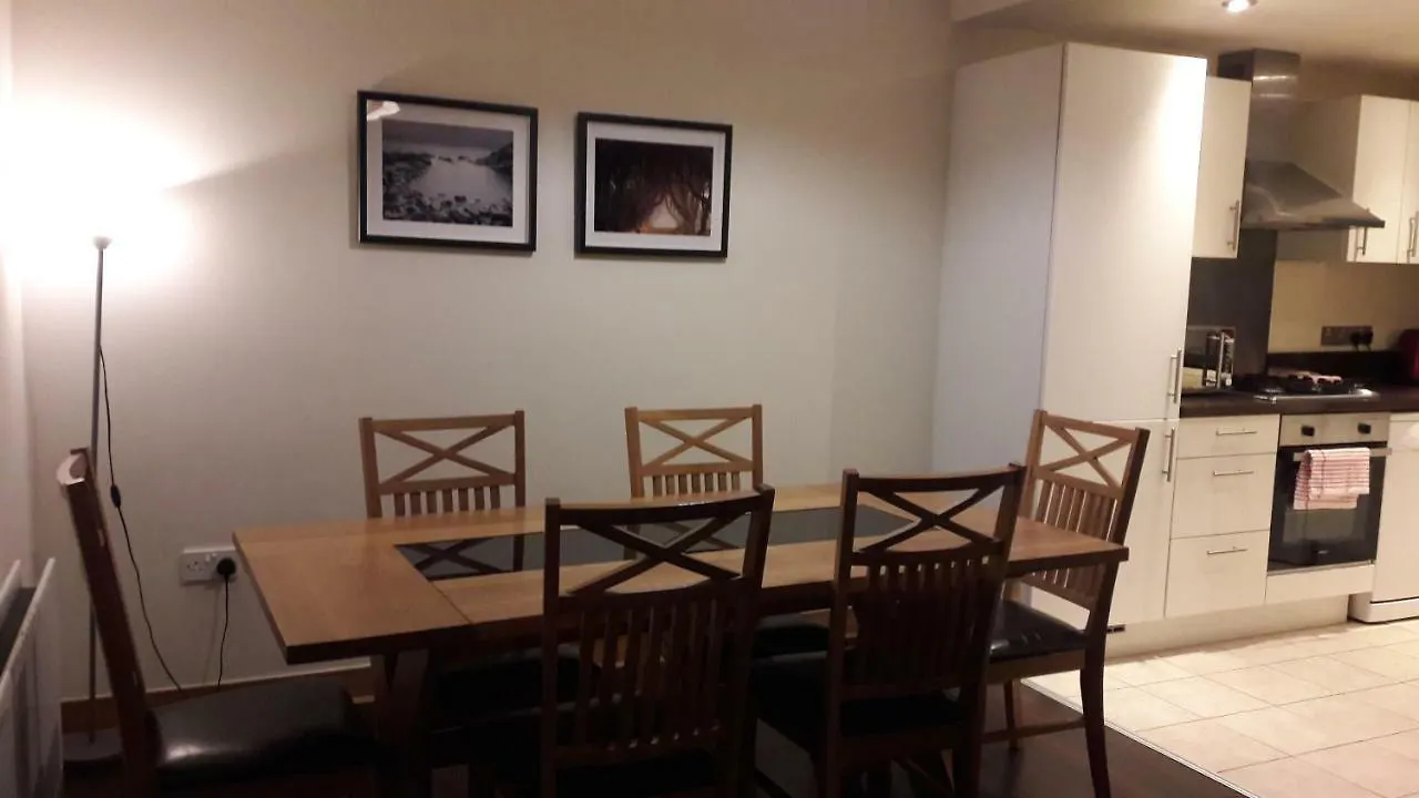 Modern 2 Bed Apartment With Balcony Belfast