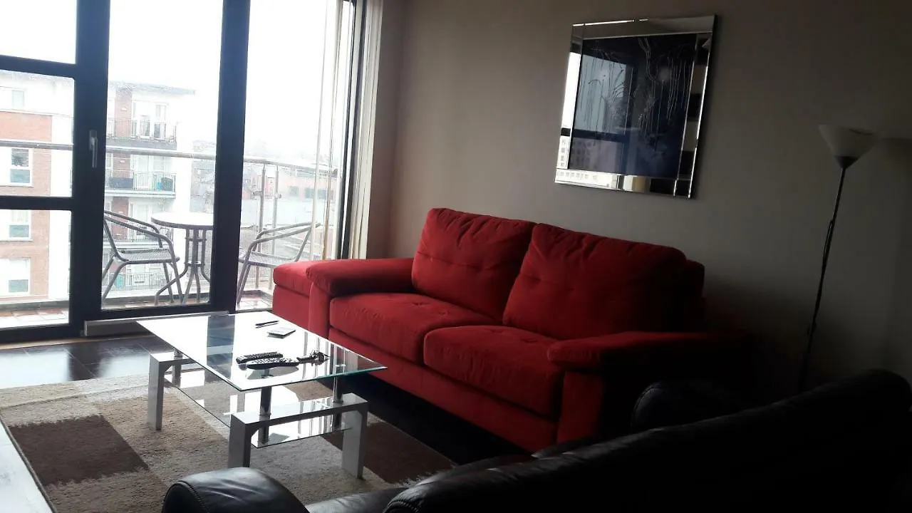 Modern 2 Bed Apartment With Balcony 벨파스트