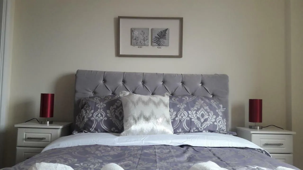 Modern 2 Bed Apartment With Balcony 벨파스트