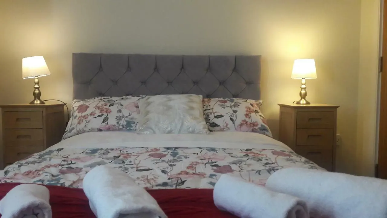 Modern 2 Bed Apartment With Balcony 벨파스트
