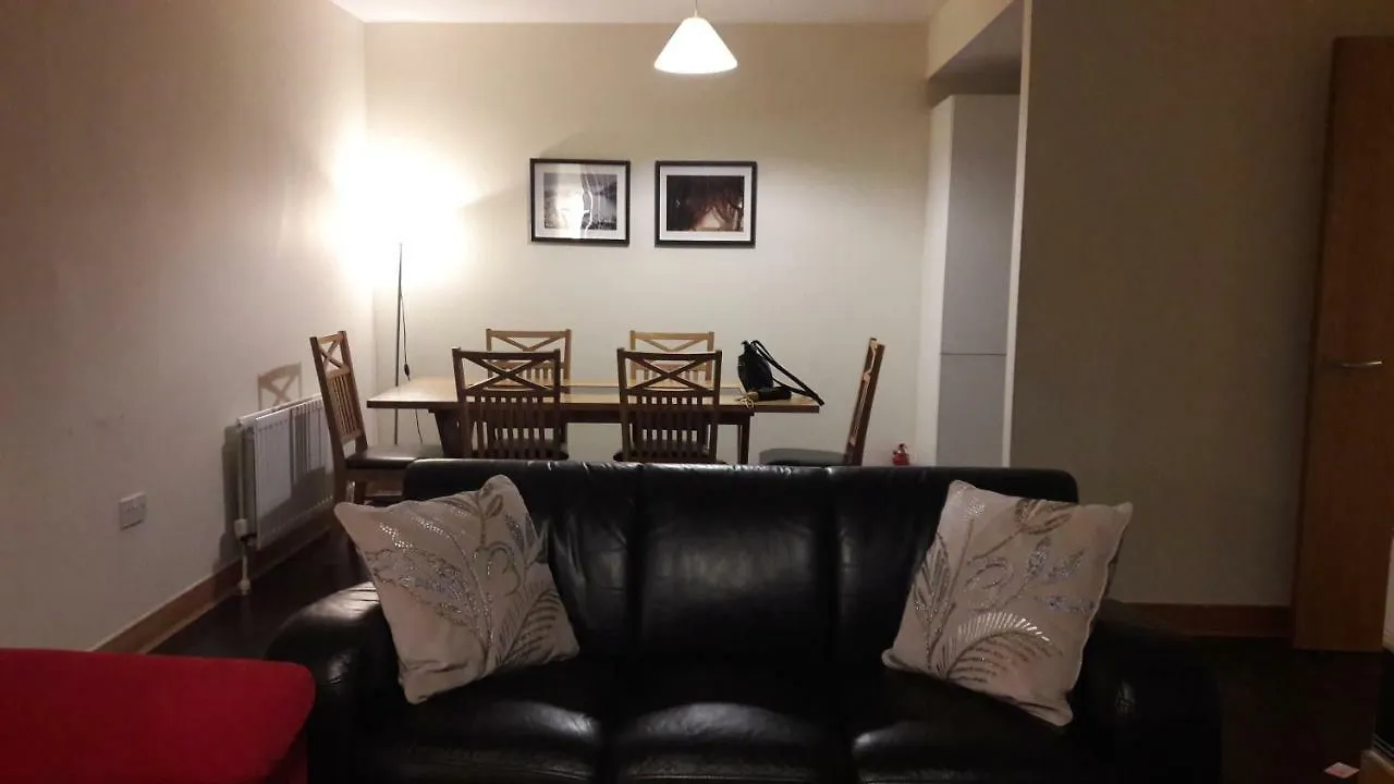 Modern 2 Bed Apartment With Balcony 벨파스트